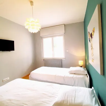 Le 6, 5 Etoiles A Moins De 100m Du Bord Du De Apartment