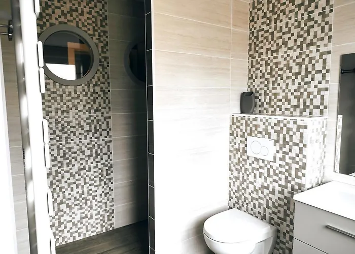 Hotel Le 6, 5 Etoiles A Moins De 100m Du Bord Du De Gérardmer